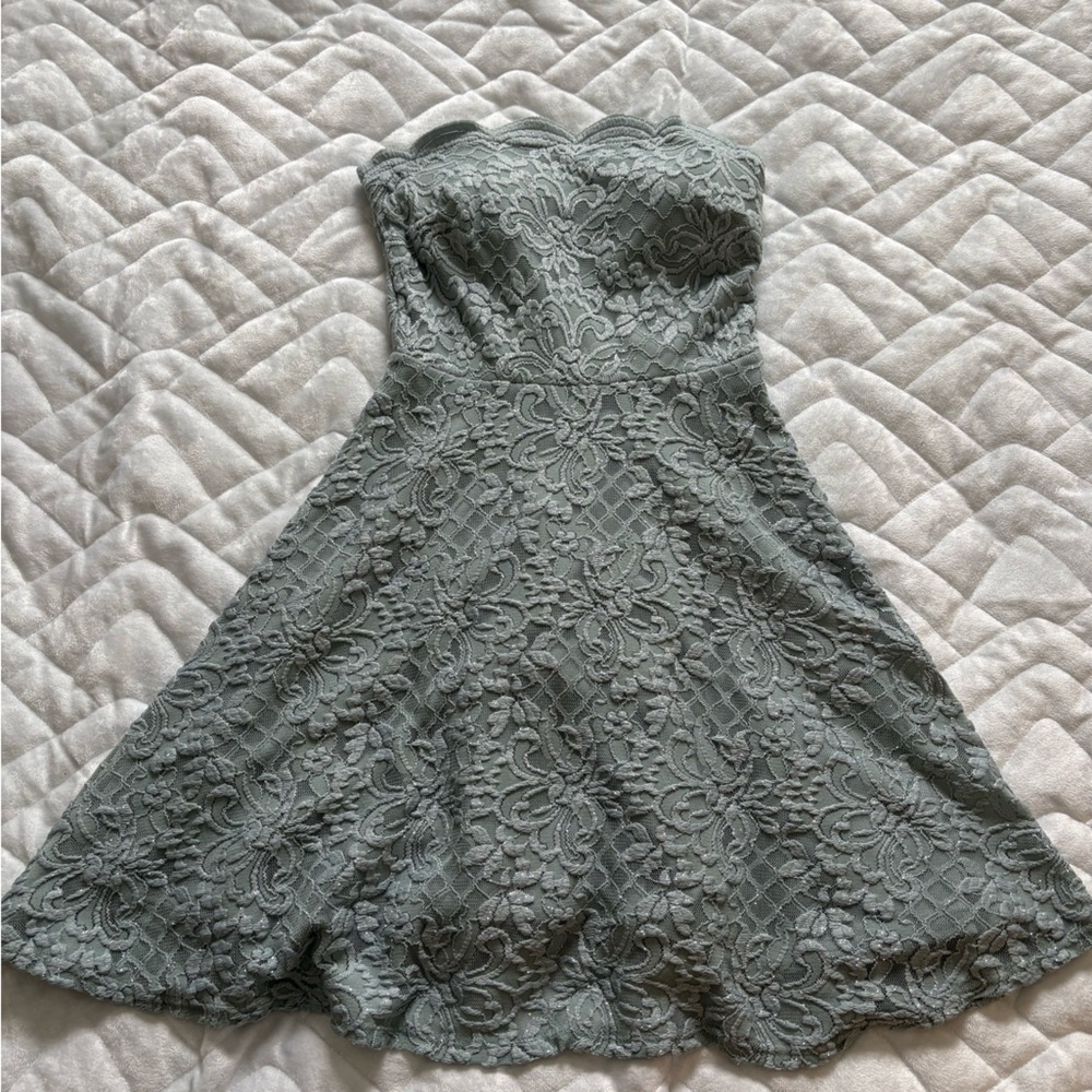 Elegant Mint Green Lace Strapless Dress